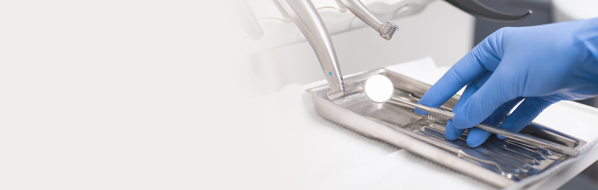 Dr. Yang's Dental Clinic|신중하고 정확한 진료!<br><font style='color:#fb762b;'>양치과의원</font>|편리하고 편안한 진료를 제공함으로써 여러분의<br> 평생 주치의가 되고자 하는 마음가짐으로 진료에 임하겠습니다.